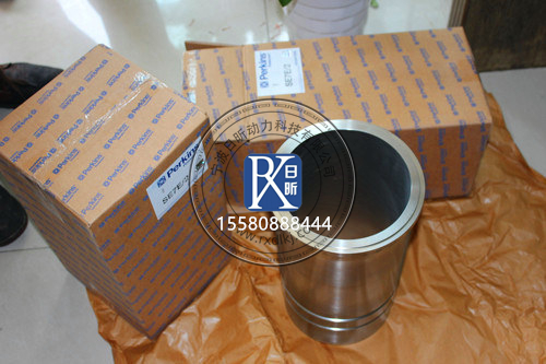 珀金斯發(fā)動(dòng)機(jī)缸套“受傷”揭秘：過(guò)度腐蝕與穴蝕之謎